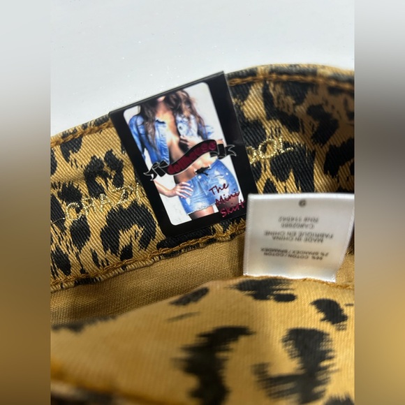 *Clearance* NWT Leopard Print Denim Mini Skirt Size 9 - Picture 3 of 4